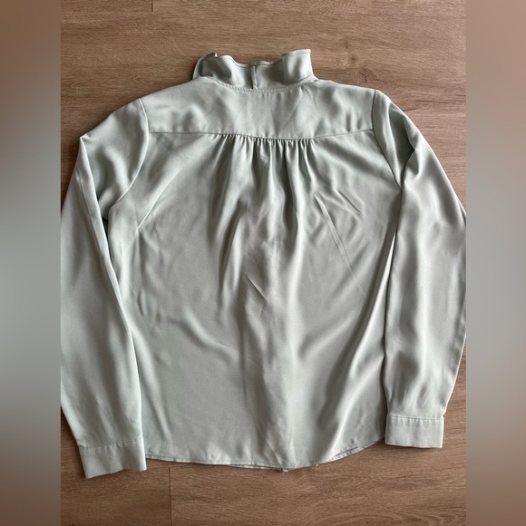 Elegant Ann Taylor Pale Green Ruffle Blouse Long Sleeve SZ XS - Picture 9 of 9